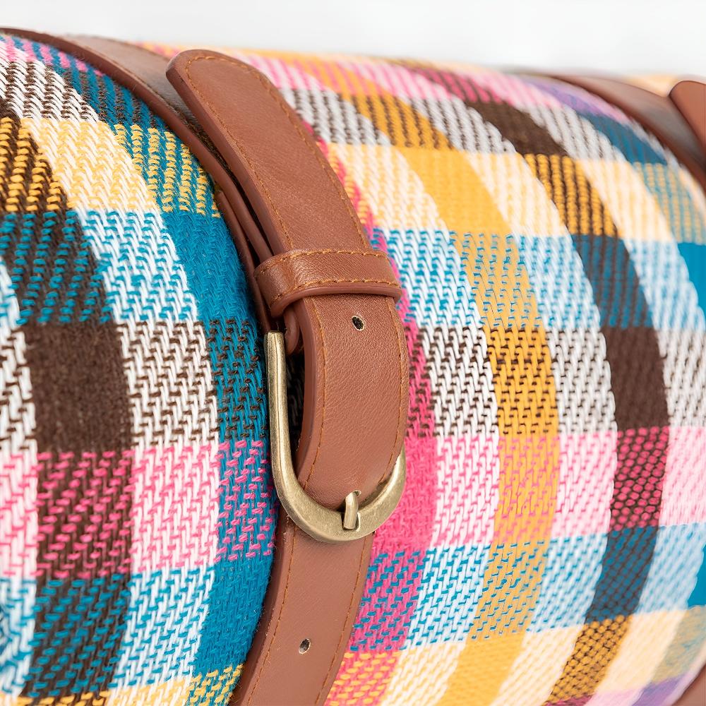 Picnic blanket buckle detail