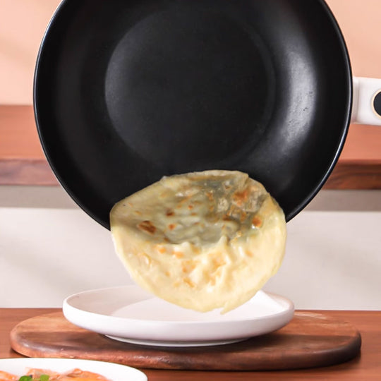 Cooking noodles in the pan