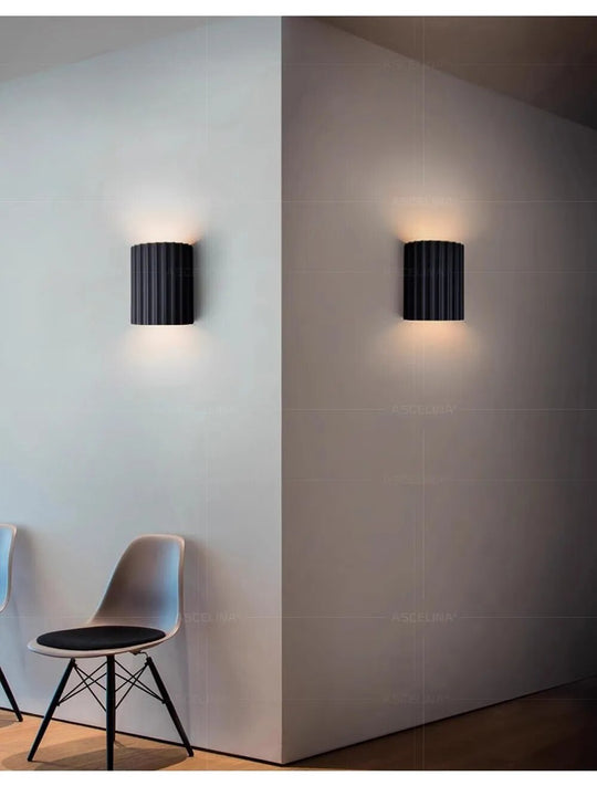 Minimalist Ribbed Resin Wall Sconce for Indoor Hallway Lighting