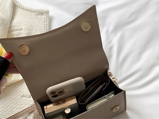 Elegant Structured Leather Top-Handle Handbag for Work and Evening Style