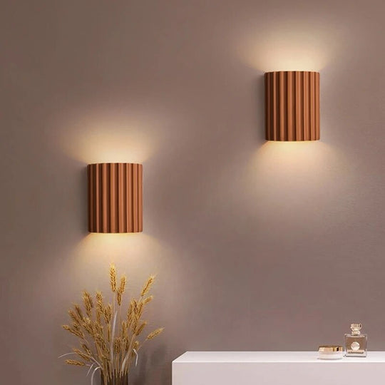 Minimalist Ribbed Resin Wall Sconce for Indoor Hallway Lighting
