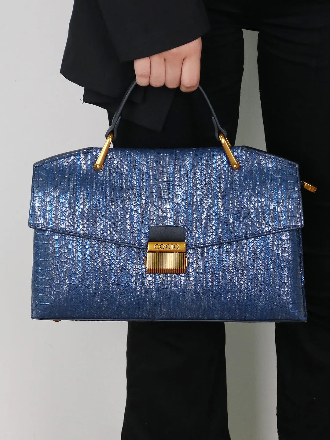 Luxe Snake-Print Leather Shoulder Bag for Work and Everyday Style
