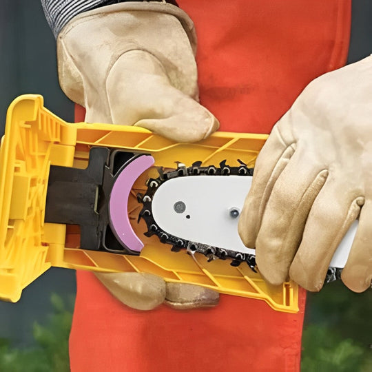 Bar-Mounted Chainsaw Chain Sharpener With Angle Guide for Fast Field Honing