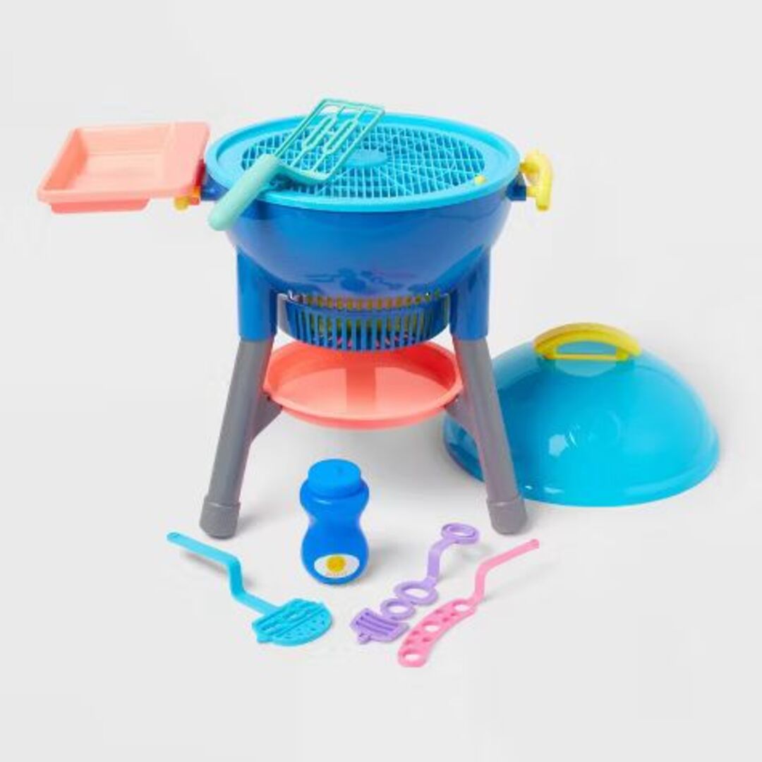 Grill bubble maker with full set of bubble wands