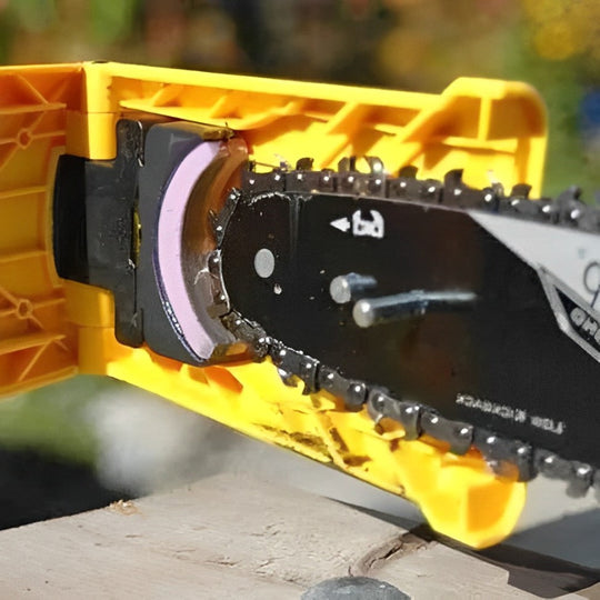 Bar-Mounted Chainsaw Chain Sharpener With Angle Guide for Fast Field Honing