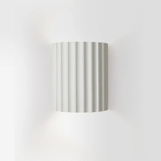 Minimalist Ribbed Resin Wall Sconce for Indoor Hallway Lighting