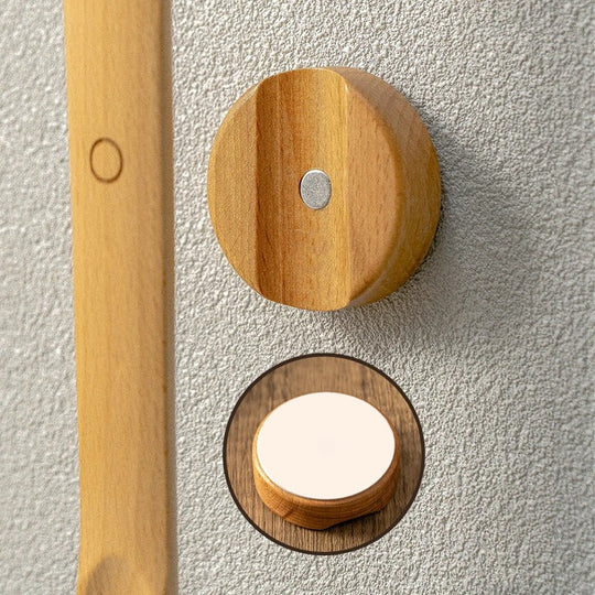 Magnetic mount detail