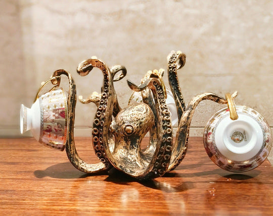 Octopus mug holder with teacups
